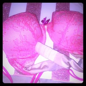 Bra from Victoria’s Secret eight dollars size 32a